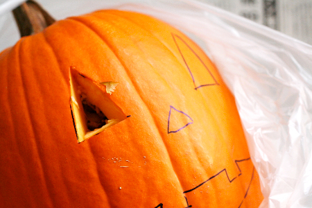 本物のかぼちゃ「大」（直径25cmほど）でハロウィンランタンを作ってみた