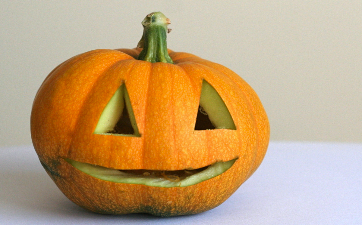 ミニかぼちゃでハロウィンランタンを作ってみた