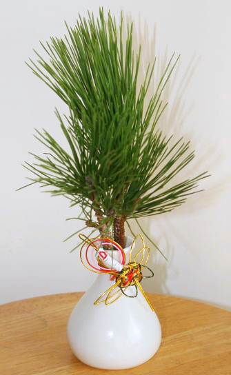 お正月花には、どんな花器・花瓶を使う？