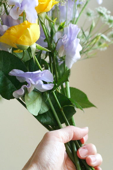 実例：10分くらいで生けられるひな祭りの花……花瓶に生ける