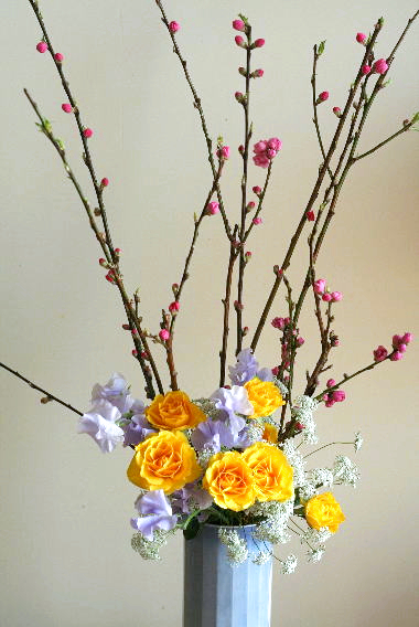 実例：10分くらいで生けられるひな祭りの花……花瓶に生ける