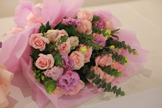 結婚記念日に買う花（花束やフラワーアレンジメント）の相場金額など