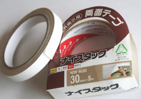 ウェルカムボードを簡単に手作りするためのヒント……テープや接着剤の付け方