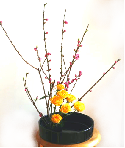 実例：簡単なひな祭りの花の生け方……水盤に生ける