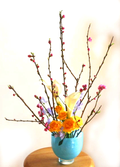 実例：簡単なひな祭りの花の生け方……鉢に生ける